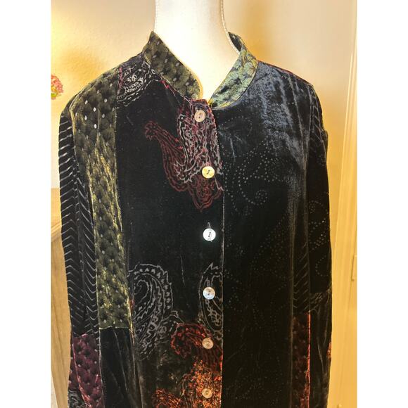 KOOS of Course! | Floral Velvet Silk Blend Tunic Top | 1X - Picture 5 of 14